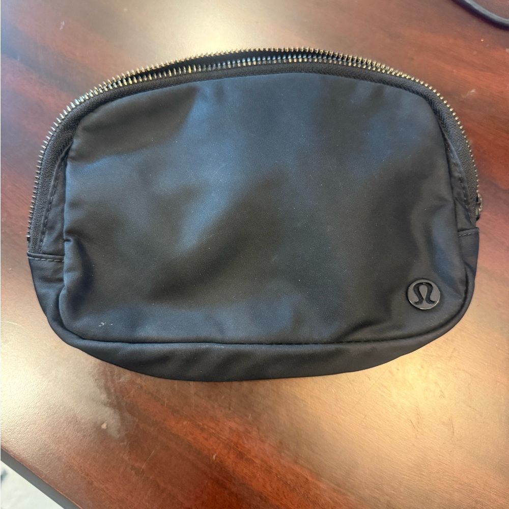 lululemon athletica black belt bag